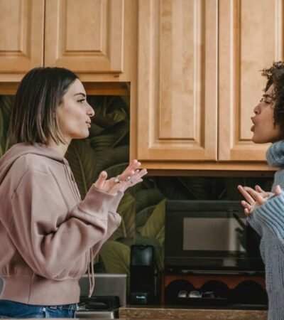 Life tips:Ways of living with a difficult roommate