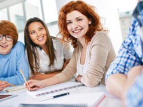 Top Ways to Stay in Touch with School Friends While In College